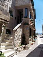 Vale - Central & 20m to the sea - A2