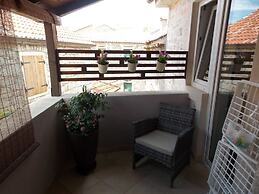 Vale - Central & 20m to the sea - A2