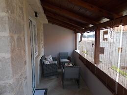 Vale - Central & 20m to the sea - A2