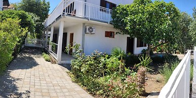 Vale - 450m to the Beach - A1