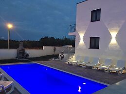 Noel - With Private Pool - A1-prizemlje