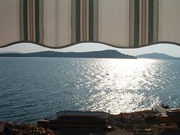 Vale - Central & 20m to the sea - A1