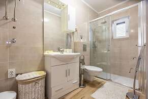 Tattoo - Modern & Free Parking - SA3