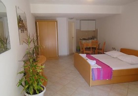 Josip II - 150 m From Beach With Free Parking - SA5