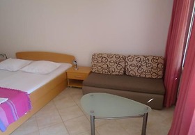 Josip II - 150 m From Beach With Free Parking - SA5