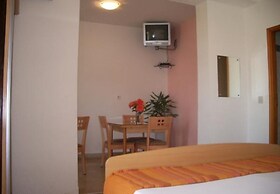 Josip II - 150 m From Beach With Free Parking - A6