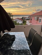 Jenny - 300m to the Beach - SA2