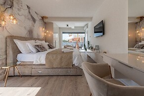 Ren-lux With Heated Pool - H