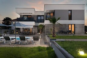 Ren-lux With Heated Pool - H