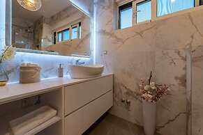 Ren-lux With Heated Pool - H