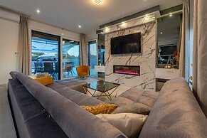 Ren-lux With Heated Pool - H