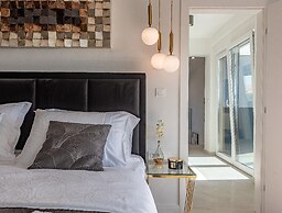 Ren-lux With Heated Pool - H