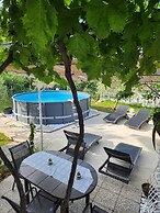 Edi - With Pool - H