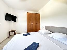 Mia - With Pool - A1