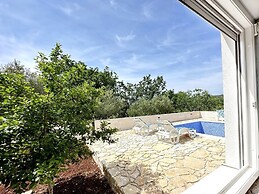 Mia - With Pool - A1