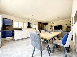 Mia - With Pool - A1