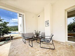 Mia - With Pool - A1