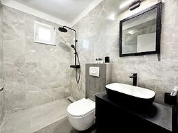 Mia - With Pool - A1