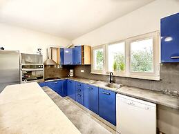 Mia - With Pool - A1