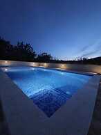 Mia - With Pool - A1