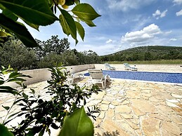 Mia - With Pool - A1