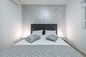 Stane - Modern & Fully Equipped - A4