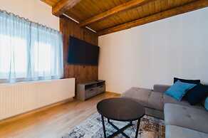 Blue House - Shared Pool - H