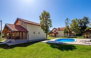 Blue House - Shared Pool - H
