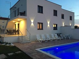 Noel - With Private Pool - A2-prvi kat
