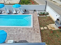 Noel - With Private Pool - A2-prvi kat