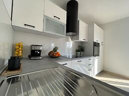 Sara - Beyond the sea - A1