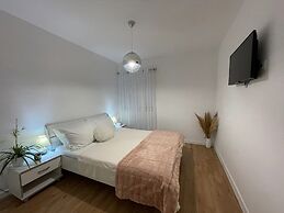 Sara - Beyond the sea - A1