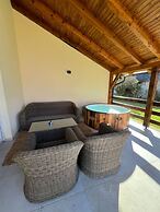 Green House - Shared Pool & BBQ - H
