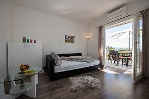 Miriam - 200m From Beach - A2