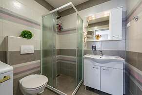 Stane - Modern & Fully Equipped - A2