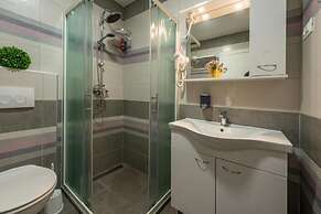 Stane - Modern & Fully Equipped - A2