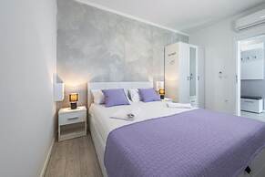 Stane - Modern & Fully Equipped - A2