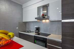 Stane - Modern & Fully Equipped - A2