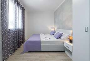 Stane - Modern & Fully Equipped - A2