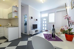 Stane - Modern & Fully Equipped - A1
