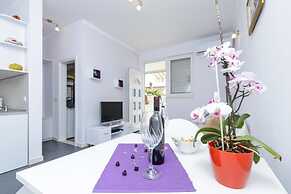 Stane - Modern & Fully Equipped - A1