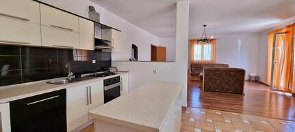 Ron - Spacious Garden - H