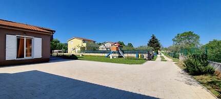 Ron - Spacious Garden - H