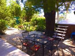 Helena - Beachfront - H