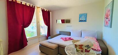 Helena - Beachfront - H