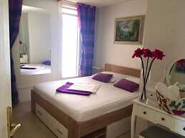 Helena - Beachfront - H