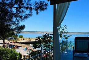 Helena - Beachfront - H