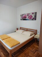 Vale - 450m to the Beach - SA2