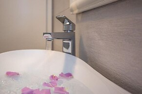 Tattoo - Modern & Free Parking - A6