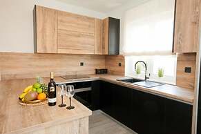 Mat-deluxe With Free Parking - A1